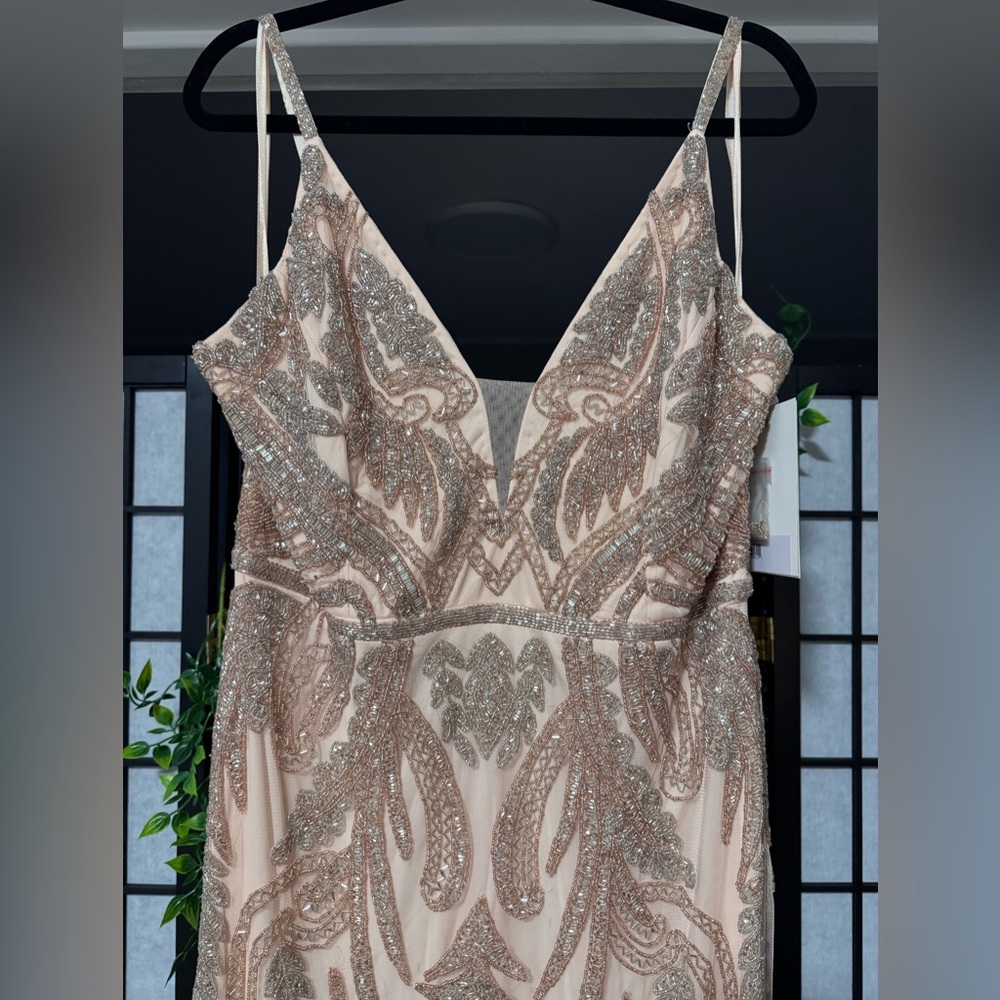 MacDuggal size 14 V neck sequin Elegant Evening Gown - Picture 5 of 8